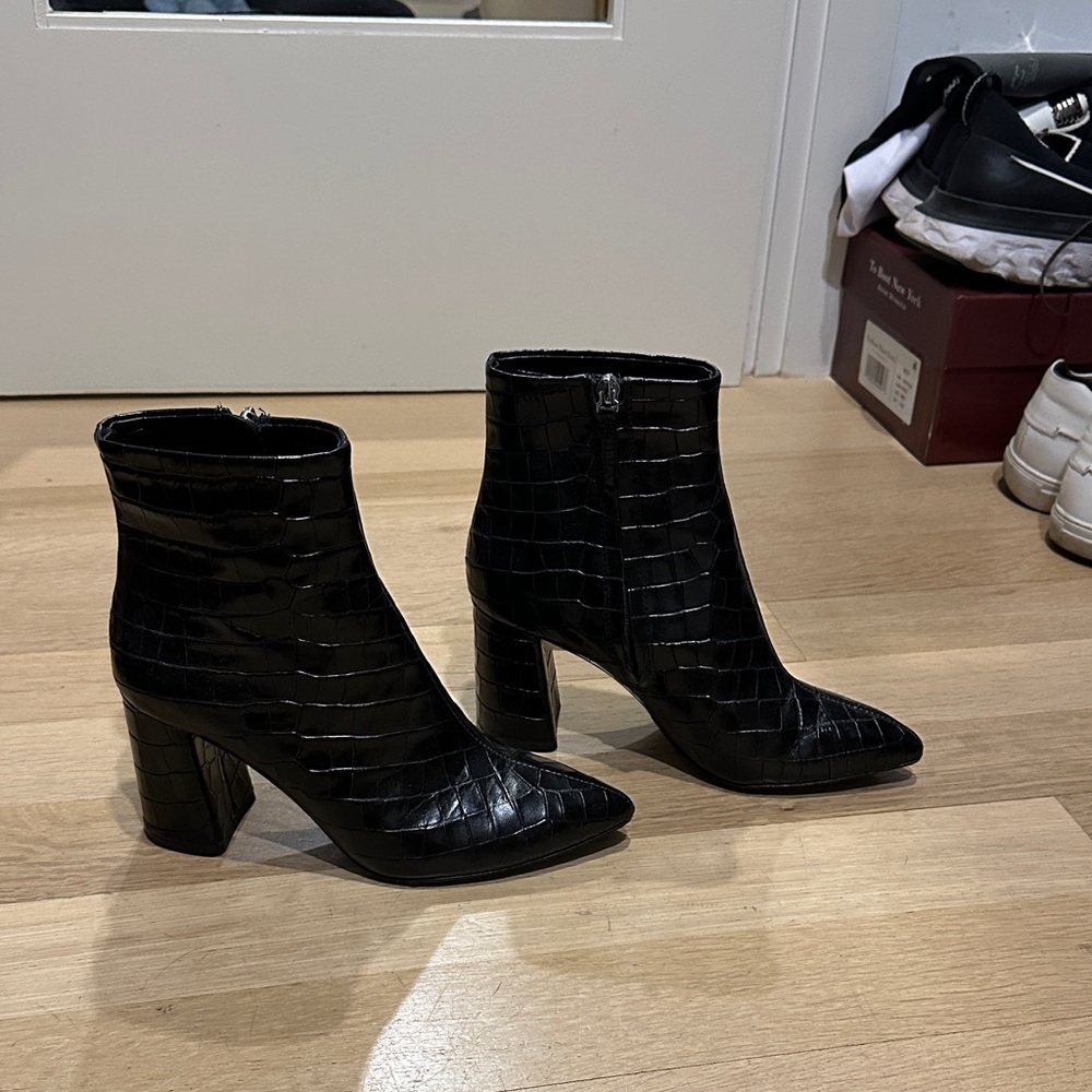 Alice + Olivia Black Croc-Embossed Ankle Boots size 7 1/2